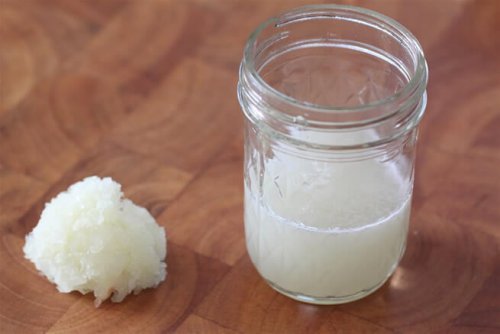 Kokosöl in Verbindung mit Zwiebeln gegen Haarausfall