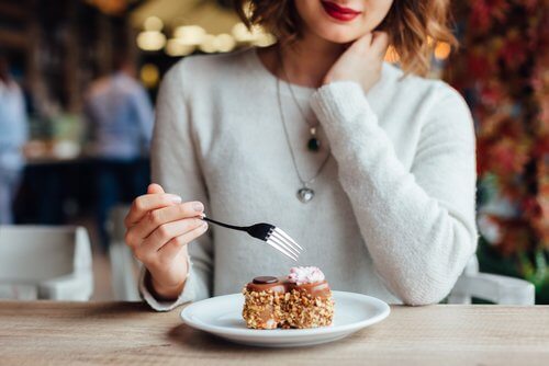 7 Dinge, die du nach dem Essen vermeiden solltest 7 Dinge, die du nach dem Essen vermeiden solltest