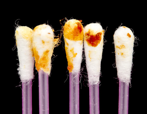 Wattestäbchen zur Ohrreinigung