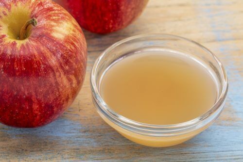 Apfelessig als Naturheilmittel gegen Fußpilz