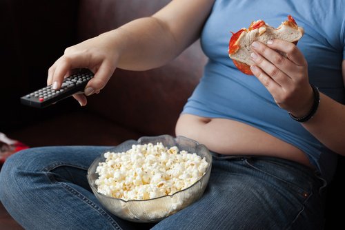 Bewegungsmangel und schlechte Ernährung beeinflussen die Gesundheit deiner Schilddrüse