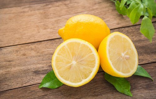 Zitrone als Hausmittel gegen Hautflecken