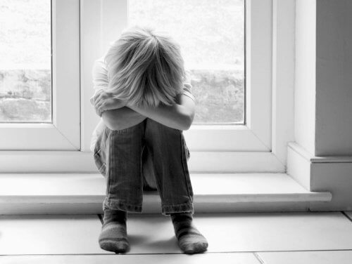 Kind mit Asperger-Syndrom hat Schwierigkeiten, Gefühle zu verstehen