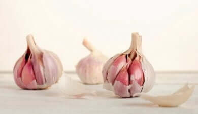 Knoblauch gegen Jucken und Brennen?