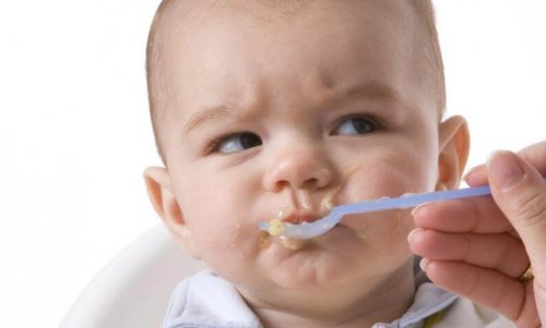 Zucker und gefährliche Nahrungsmittel für Babys
