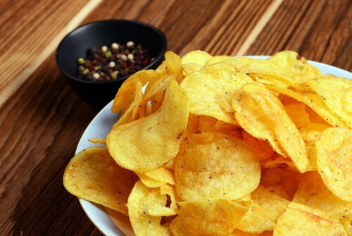 Kartoffelchips bei Kolitis vermeiden