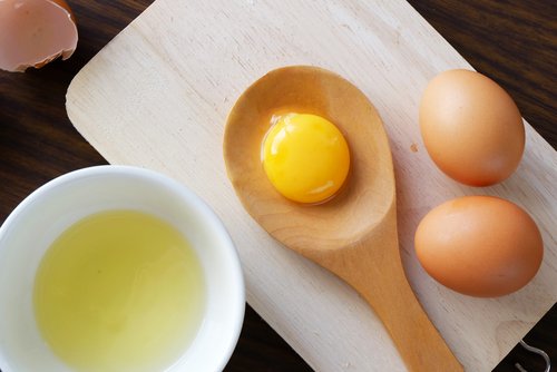 Eier für glänzendes und seidiges Haar