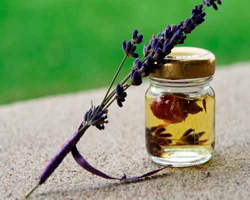 Ätherisches Lavendelöl gegen Kopfschmerzen