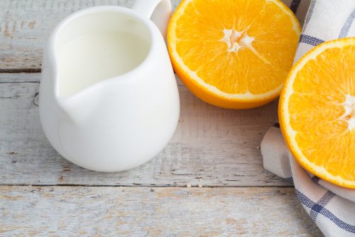 Orangenschale und Milch als Naturheilmittel für ebenmäßige Hände