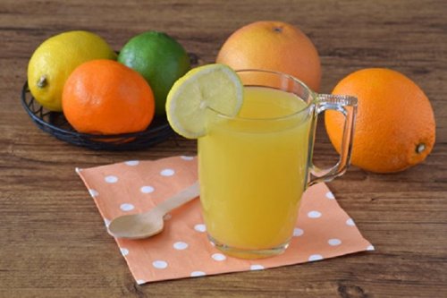 Zitrussaft gegen Bauchfett