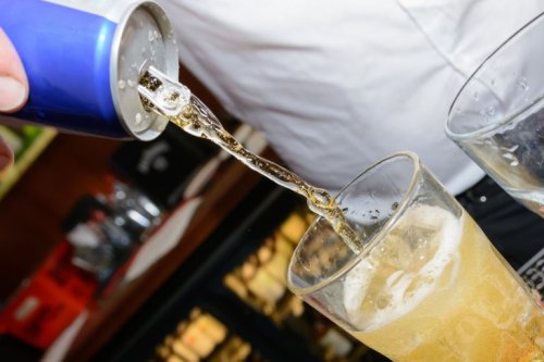 Diese Getränke schädigen den Magen: Mischung von Energy-Drinks und Alkohol
