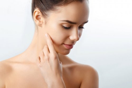 Falsche Hautpflege: du reinigst dein Gesicht nicht regelmäßig 