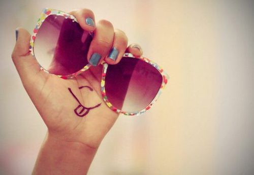 Leben mit rosa Brille betrachten