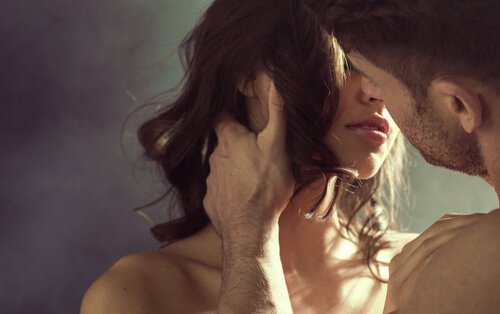 Mann und Frau haben Freude beim Sex