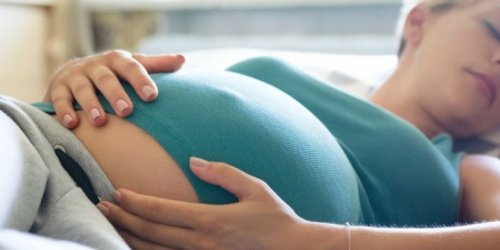 Studie über Schlafposition und Risiko einer Totgeburt