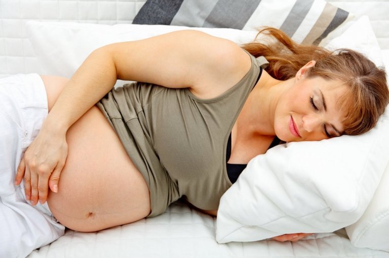 Seitenlage könnte in der Schwangerschaft das Risiko einer Totgeburt reduzieren