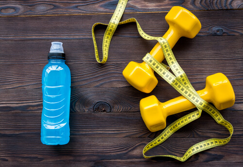 bei Sport daran denken, mehr Wasser zu trinken
