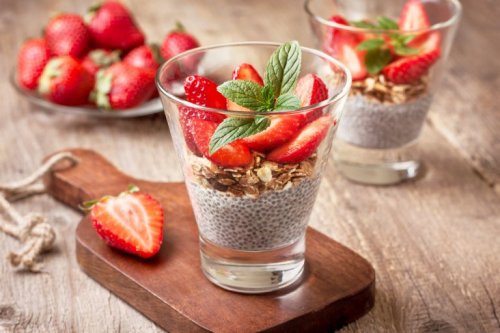 Desserts für Diabetiker: Chia-Mousse mit Erdbeeren und Kiwi 