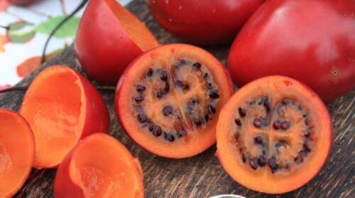 Exotische Obst- und Gemüsesorten wie zu Beispiel die Tamarillo.