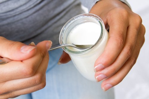 Mundgeruch mit Naturjoghurt bekämpfen