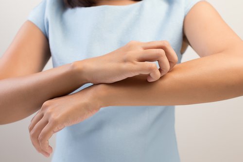 Kribbelnde Haut: Ursachen und Behandlung