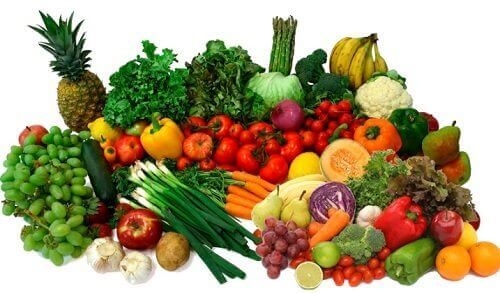 Früchte und Gemüse können gegen kribbelnde Haut helfen.