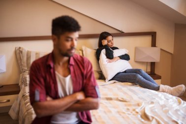 Zeichen für emotionale Untreue deines Partners