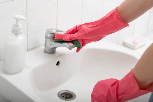 dein Badezimmer reinigen