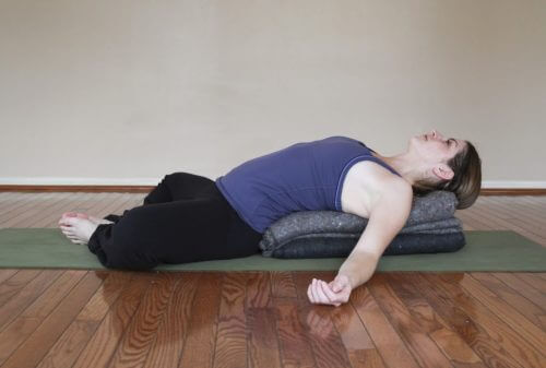 Yoga gegen Menstruationsschmerzen