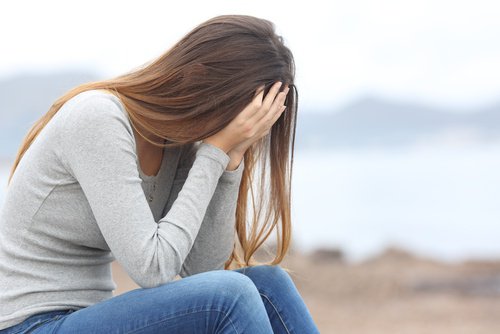 Ursachen für Rückenschmerzen: Depression einer Frau