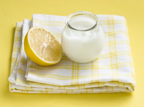 Die erstaunlichen Vorteile einer Joghurt-Zitronen-Gesichtsmaske
