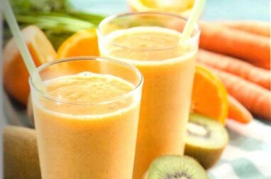 Drink mit Orange und Kiwi gegen Zystitis