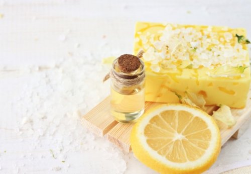 Regelmäßiges Peeling gegen rissige Lippen