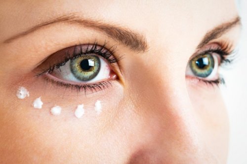Vitamin-E-Kapseln für die feine Haut um die Augen 