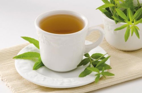 Entzündungshemmende Mittel: Tee mit Anis, Zitronengras und Zitronenmelisse