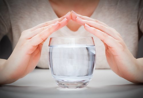 Tipps gegen Akne: Wasser