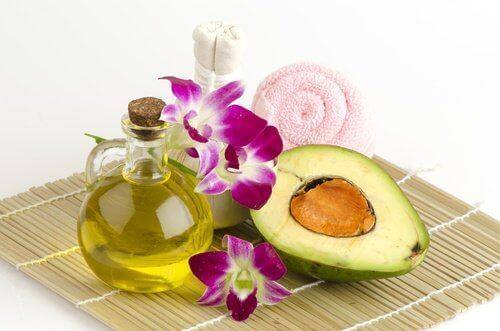 Avocado gegen gerissene Fersen