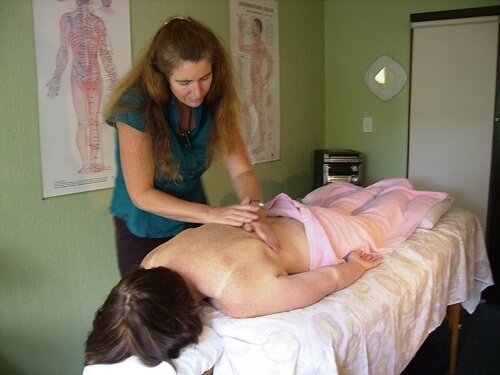 Behandlung von Skoliose durch Massage