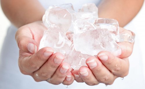 Eiskompressen zur Behandlung bei Hämorrhoiden