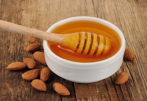 Poren verkleinern mit Buttermilch und Zucker Peeling