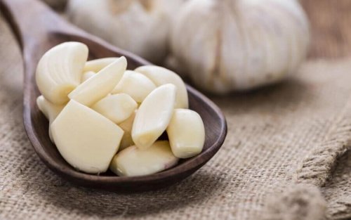 Knoblauch gegen Nagelmykose