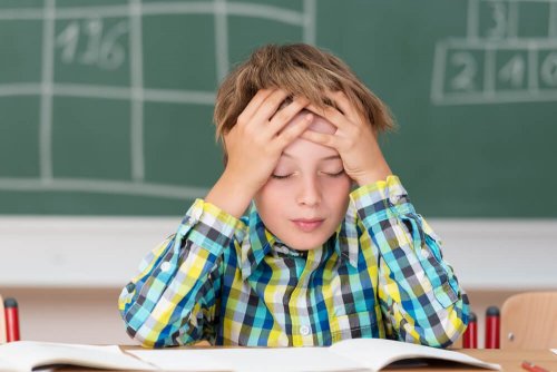 Symptome einer Hirnhautentzündung: Stechende Kopfschmerzen
