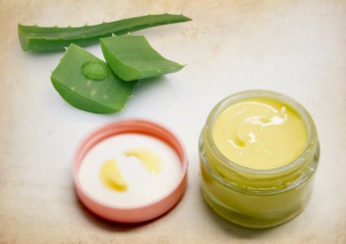 Creme mit Aloe vera und Traubenkernöl für gepflegte Augenkonturen