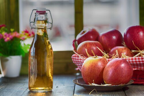 Apfelessig gehört zu Lebensmitteln, die deinen Intimbereich schützen.