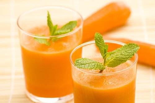 Smoothie mit Karotte, um die Blutplättchenanzahl zu verbessern