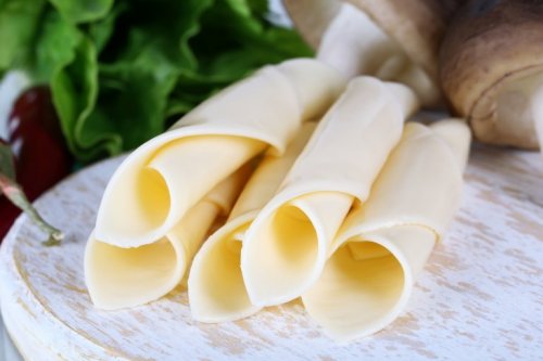 dieses Frühstück mit gegrilltem Frischkäse mit Oregano ist lecker