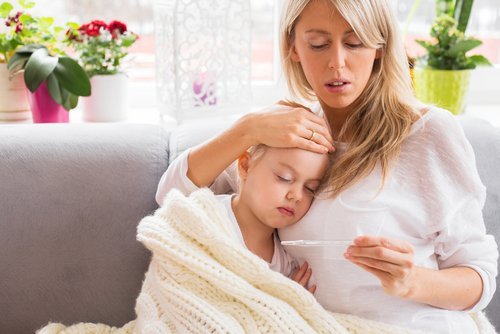Symptome einer Hinrhautentzündung: Doppelte Sicht und Fieber