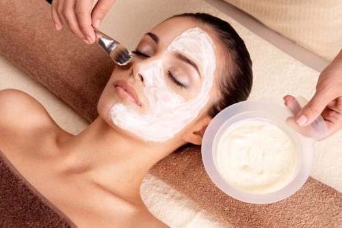 Maske mit Ei und Hafer gegen große Hautporen
