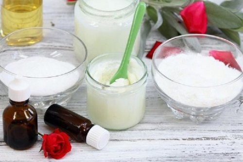 Behandlung mit Kokosöl und Natron gegen Pickel 