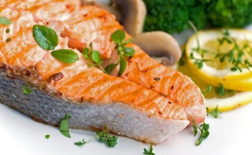 Lachsfilets mit Zitrone als schnelles Abendessen